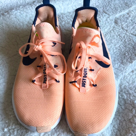 Nike Shoes - NIKE running shoes